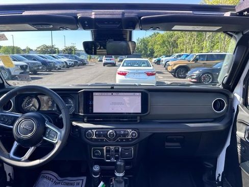 Used 2024 Jeep Wrangler High Altitude AWD/4WD image 26