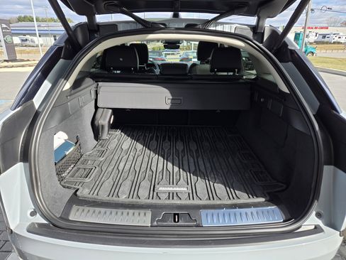 Used 2025 Land Rover Range Rover Velar Dynamic SE image 8