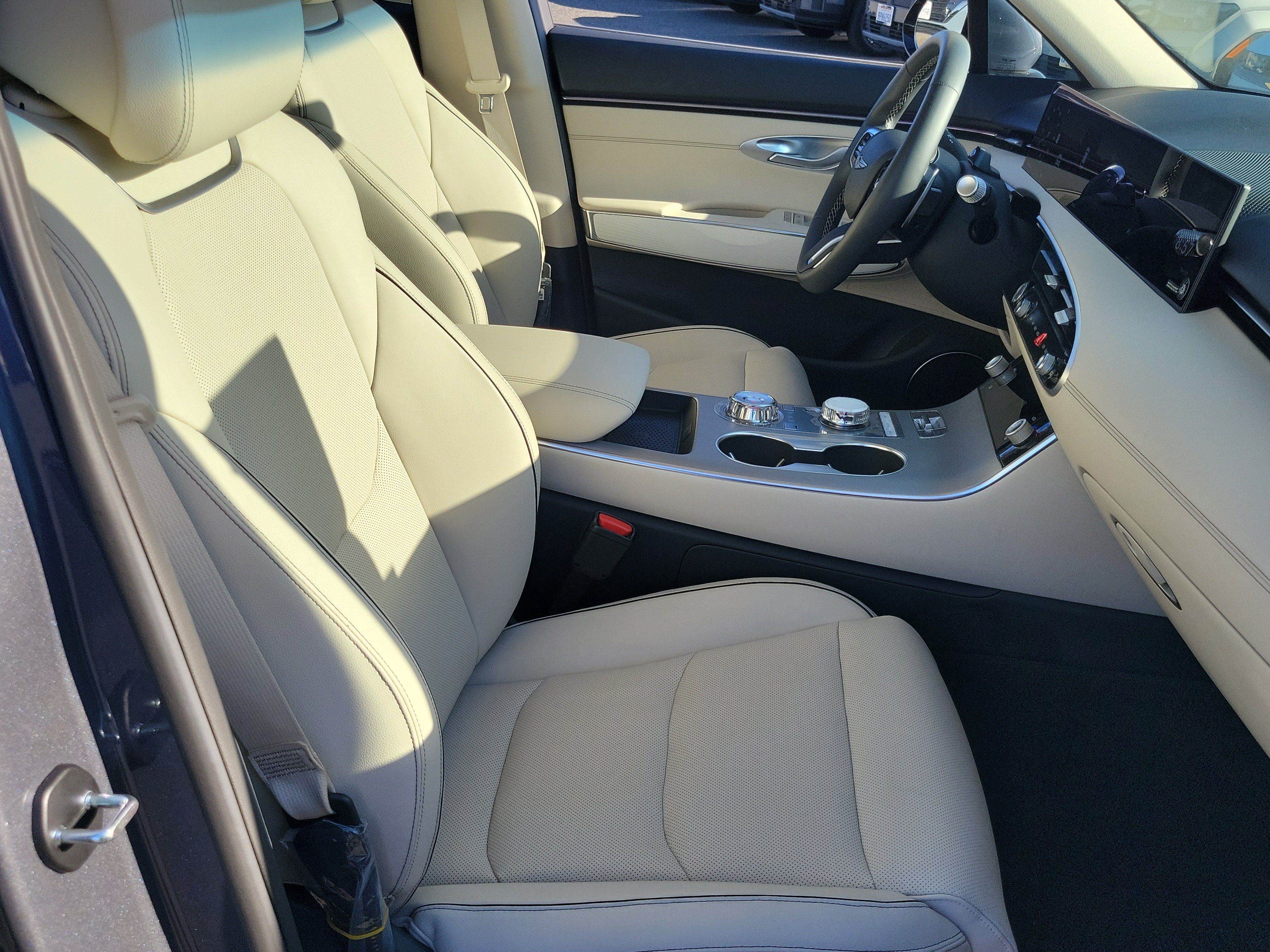 Certified 2026 Genesis GV70 2.5T Advanced AWD/4WD image 23