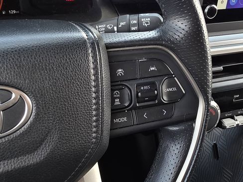 Used 2025 Toyota 4Runner SR5 AWD/4WD image 29