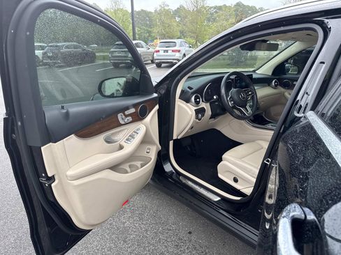 Used 2022 Mercedes-Benz GLC 300 4MATIC w/ Driver Assistance Package image 19