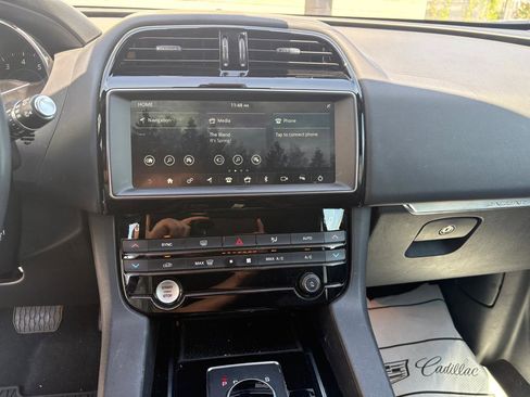 Used 2020 Jaguar F-PACE Premium AWD/4WD image 8