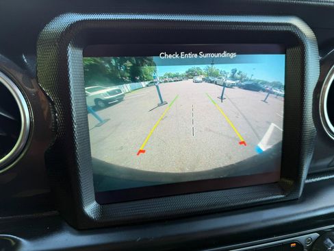 Used 2021 Jeep Wrangler Unlimited Sahara image 34