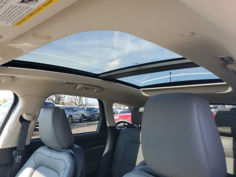 Certified 2023 Lincoln Corsair AWD w/ Equipment Group 101A image 11