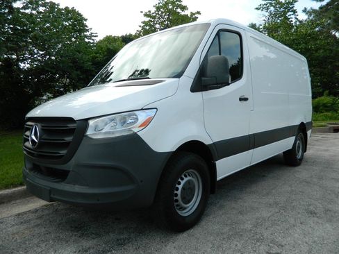 Used 2022 Mercedes-Benz Sprinter 1500 image 1