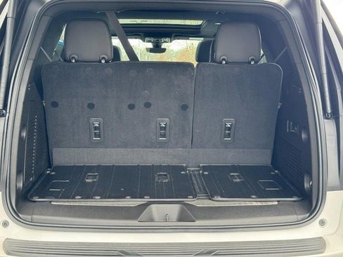 Used 2021 Chevrolet Tahoe Premier w/ Premium Package image 5