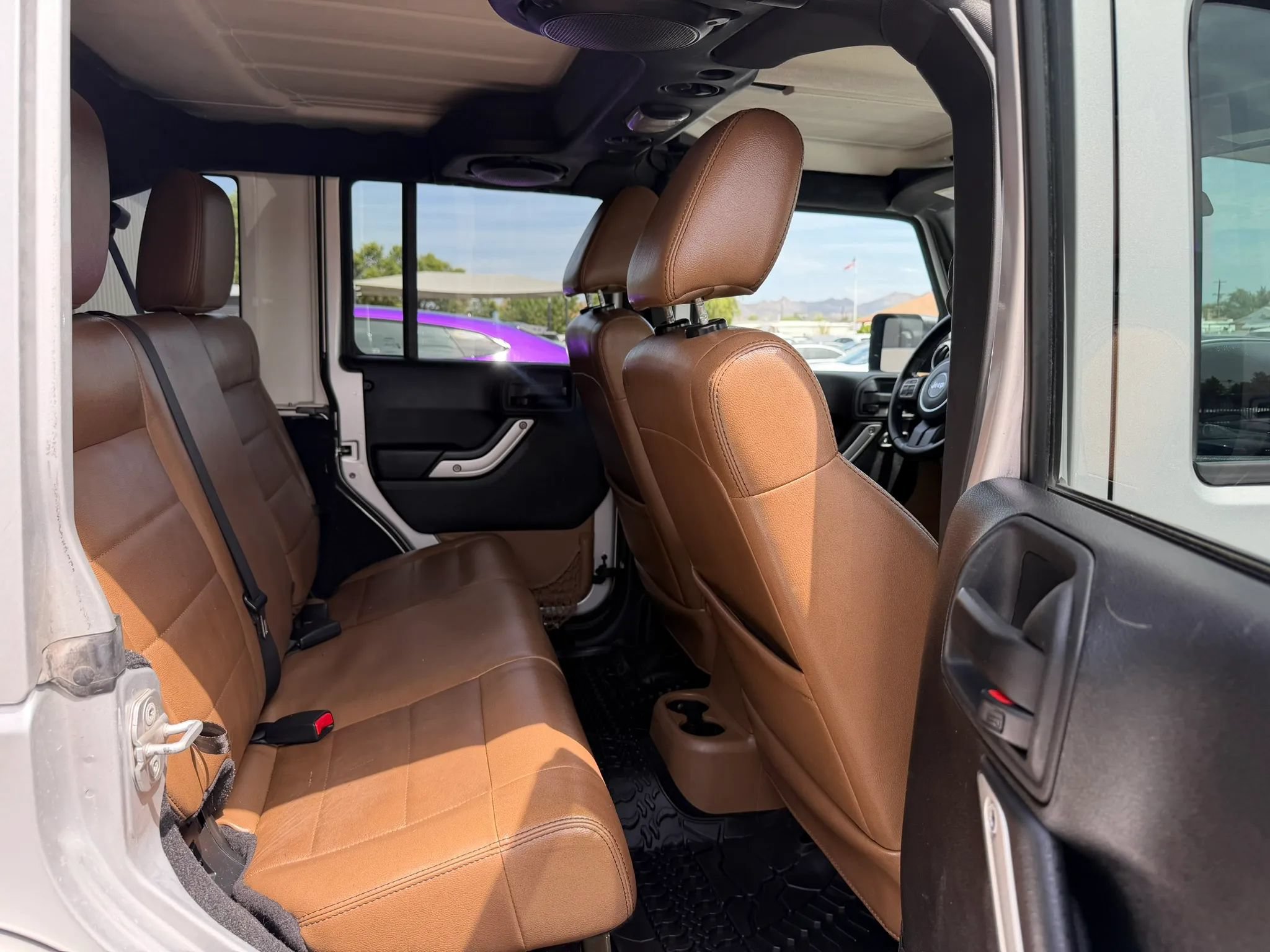 Used 2012 Jeep Wrangler Unlimited Sahara w/ Connectivity Group AWD/4WD image 26