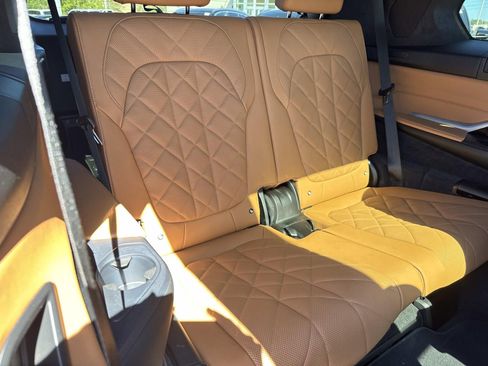 Used 2024 BMW X7 xDrive40i image 11