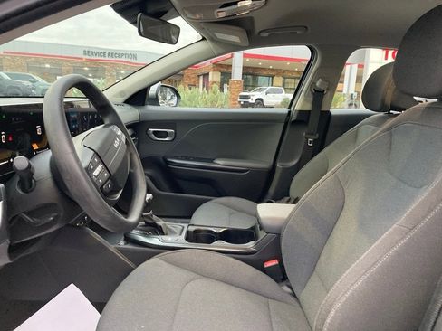 Used 2025 Kia K4 LXS image 10