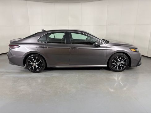 Used 2024 Toyota Camry SE FWD image 9