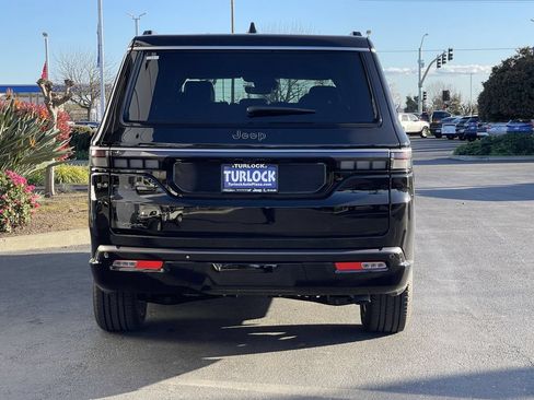 New 2026 Jeep Grand Wagoneer L 4WD w/ HD Trailer Tow Package image 9