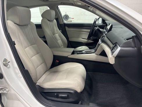 Used 2018 Honda Accord Touring image 12