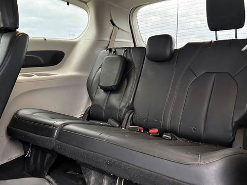 Used 2018 Chrysler Pacifica Touring-L Plus w/ Tire & Wheel Group image 10