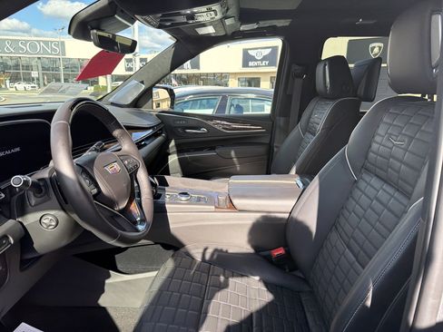 Used 2022 Cadillac Escalade ESV Premium Luxury Platinum image 10