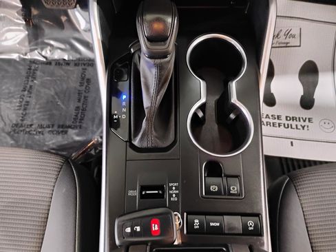 Used 2021 Toyota Highlander L image 54