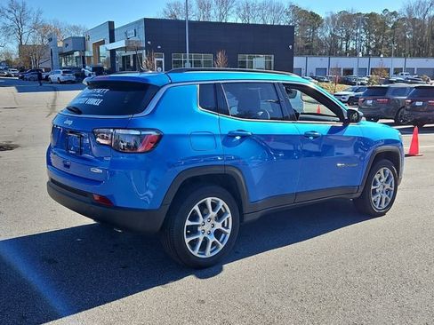 Used 2024 Jeep Compass Latitude w/ Sun and Sound Group image 9