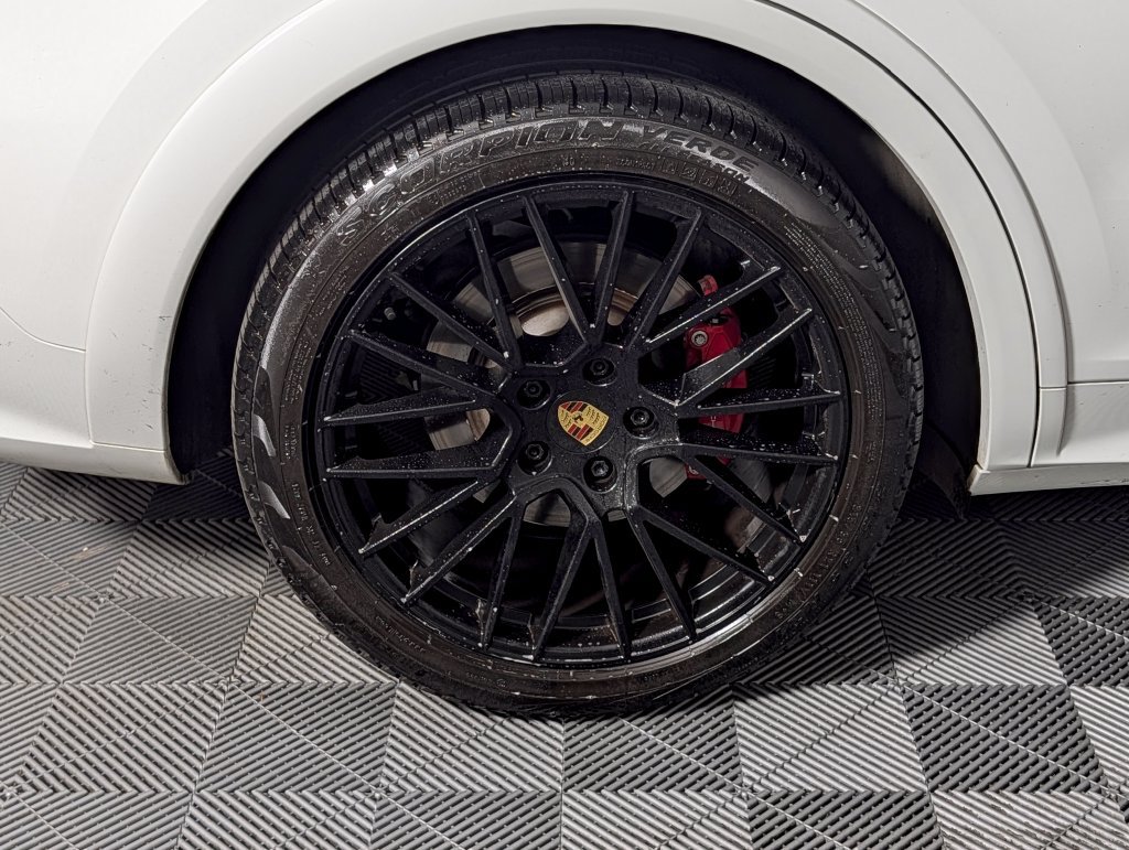 Certified 2023 Porsche Cayenne GTS AWD/4WD image 12