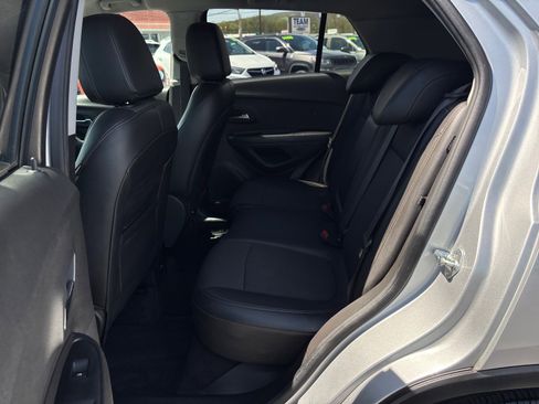 Used 2019 Chevrolet Trax LT w/ LT Convenience Package AWD/4WD image 13