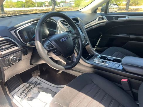 Used 2020 Ford Fusion SE image 17