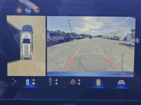 New 2026 Chevrolet Equinox LT w/ Convenience Package II FWD image 33