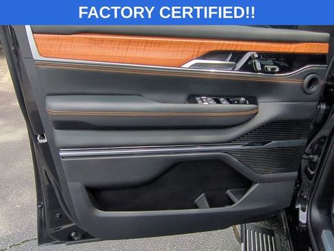 Used 2024 Jeep Grand Wagoneer Series III AWD/4WD image 12