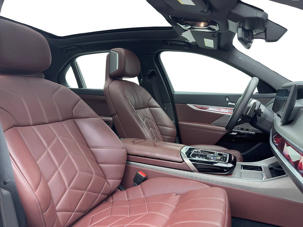 Used 2023 BMW 760i xDrive AWD/4WD image 43