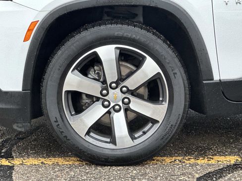 Certified 2023 Chevrolet Traverse LT w/ LT Premium Package image 10