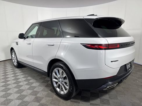 Used 2025 Land Rover Range Rover Sport SE AWD/4WD image 4