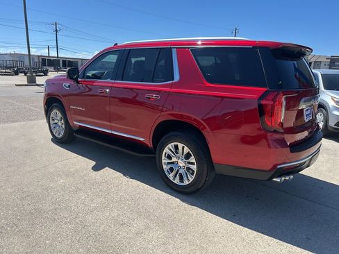 Used 2024 GMC Yukon Denali w/ Advanced Technology Package image 3