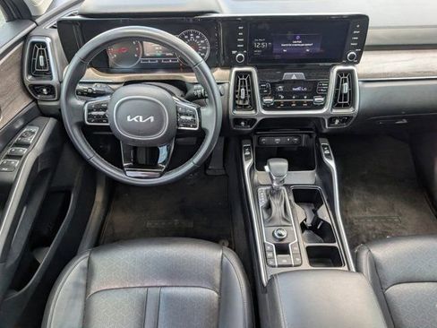 Used 2022 Kia Sorento EX w/ Panoramic Sunroof Package FWD image 6