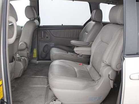 Used 2004 Toyota Sienna XLE w/ XLE Pkg 16 FWD image 13