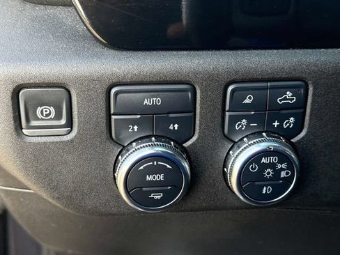 Used 2025 GMC Sierra 1500 SLT AWD/4WD image 25