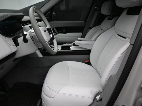 Used 2025 Land Rover Range Rover SV AWD/4WD image 14