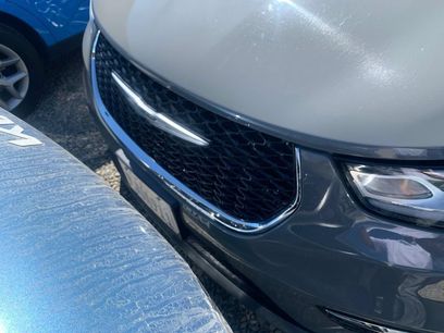 Used 2022 Chrysler Pacifica Touring-L