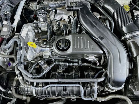 Used 2023 Volkswagen Taos SE FWD image 28