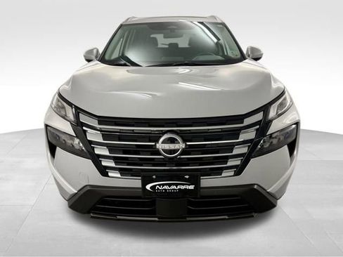 Used 2025 Nissan Rogue SV w/ SV Premium Package image 3