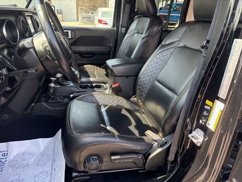 Used 2022 Jeep Wrangler Unlimited Sahara AWD/4WD image 26