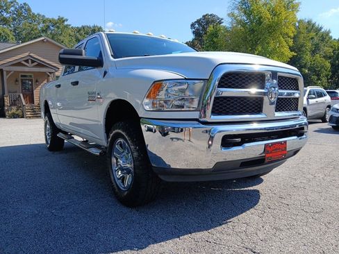 Used 2017 RAM 2500 Tradesman w/ Chrome Appearance Group AWD/4WD image 4