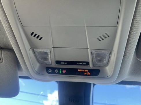 Used 2022 Chevrolet Equinox LS w/ LS Convenience Package image 40