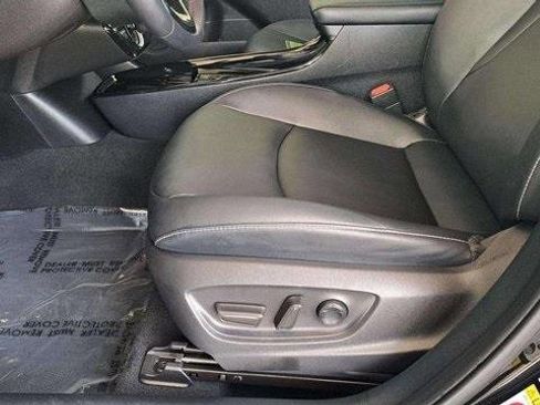 Used 2022 Toyota Prius Prime XLE image 11