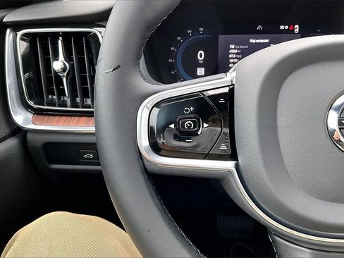 Used 2023 Volvo S60 T8 Plus w/ Climate Package image 11