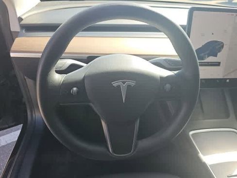 Used 2021 Tesla Model 3 Standard Range Plus image 11