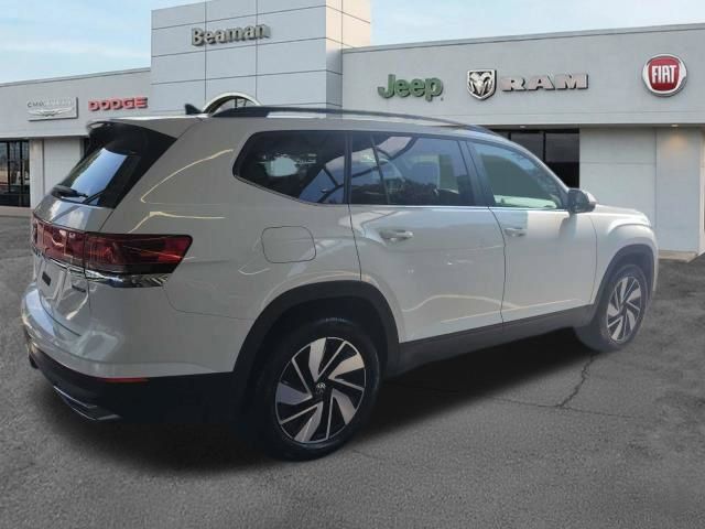 Used 2025 Volkswagen Atlas SE AWD/4WD image 2