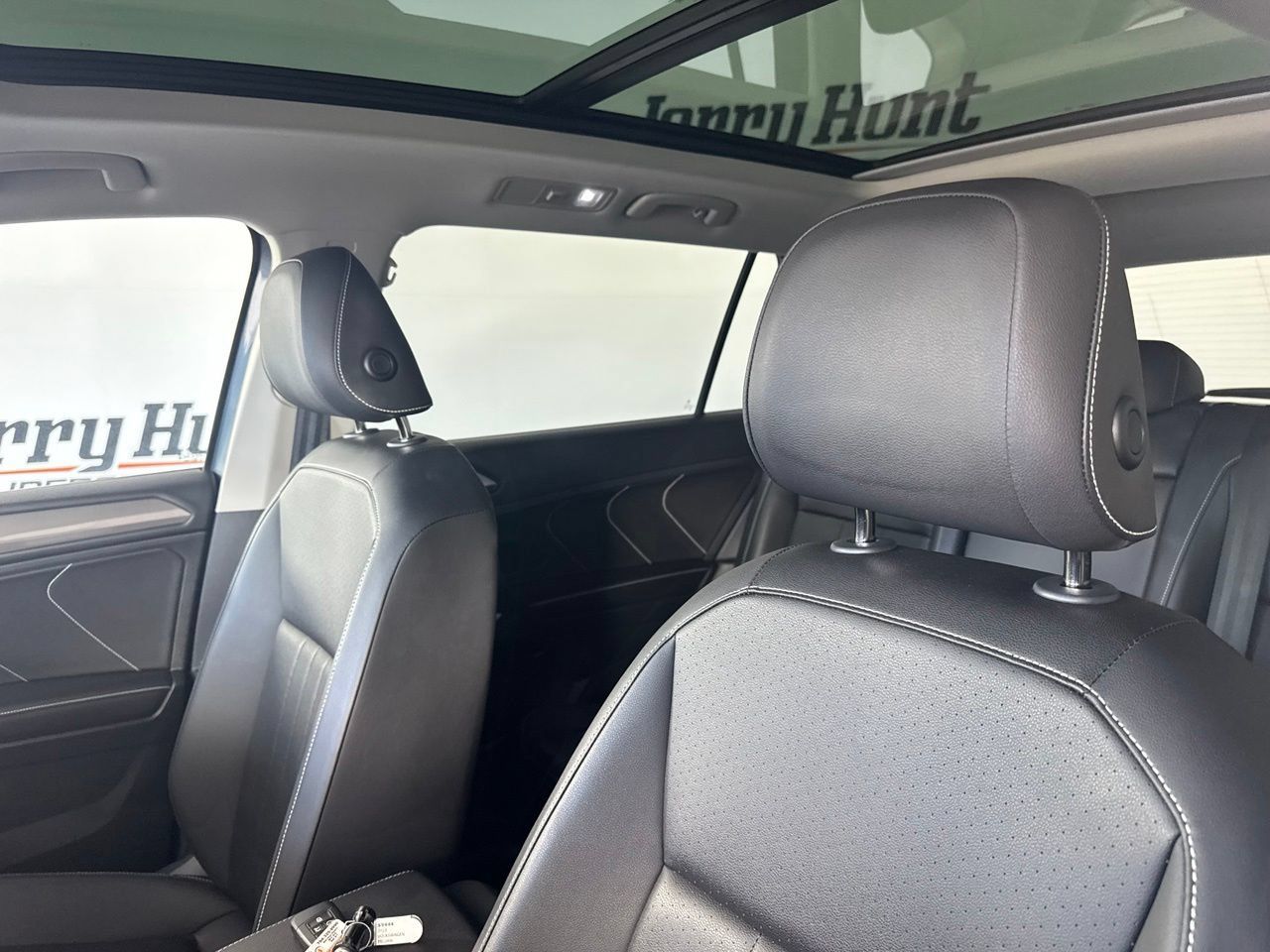 Used 2023 Volkswagen Tiguan SE w/ Panoramic Sunroof Package AWD/4WD image 10