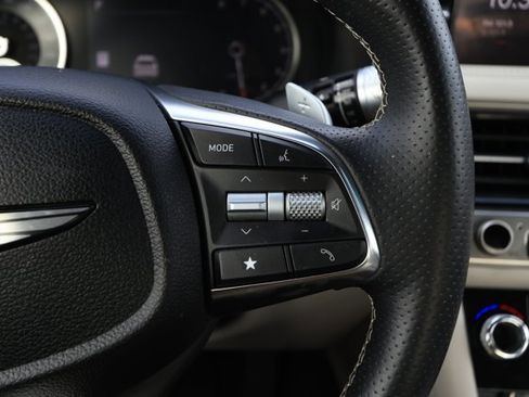 Used 2025 Genesis G70 2.5T image 13