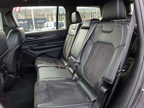 Used 2024 Jeep Grand Cherokee L Altitude image 10