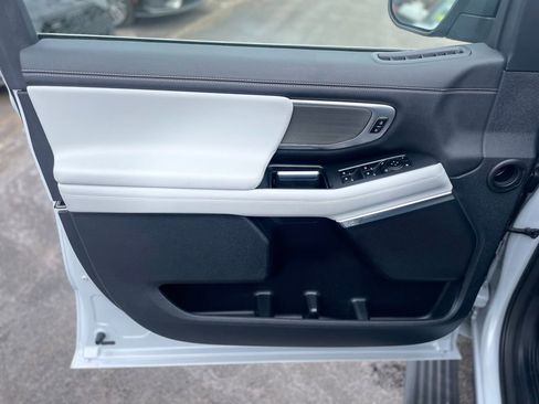 Used 2025 Ford Expedition Platinum image 13