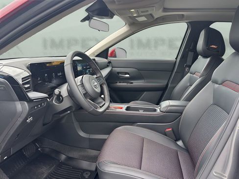 Used 2025 Nissan Kicks SR w/ SR Premium Package image 9