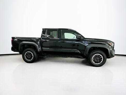 Used 2025 Toyota Tacoma TRD Off-Road AWD/4WD image 10