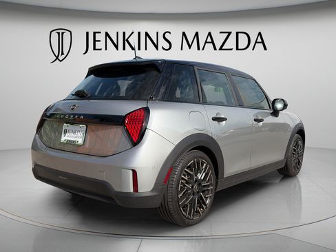 Used 2025 MINI Cooper 4-Door Hardtop FWD image 7